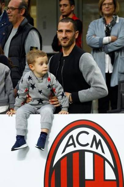 Leonardo Bonucci, squalificato, assiste al match con la sua famiglia. Reuters